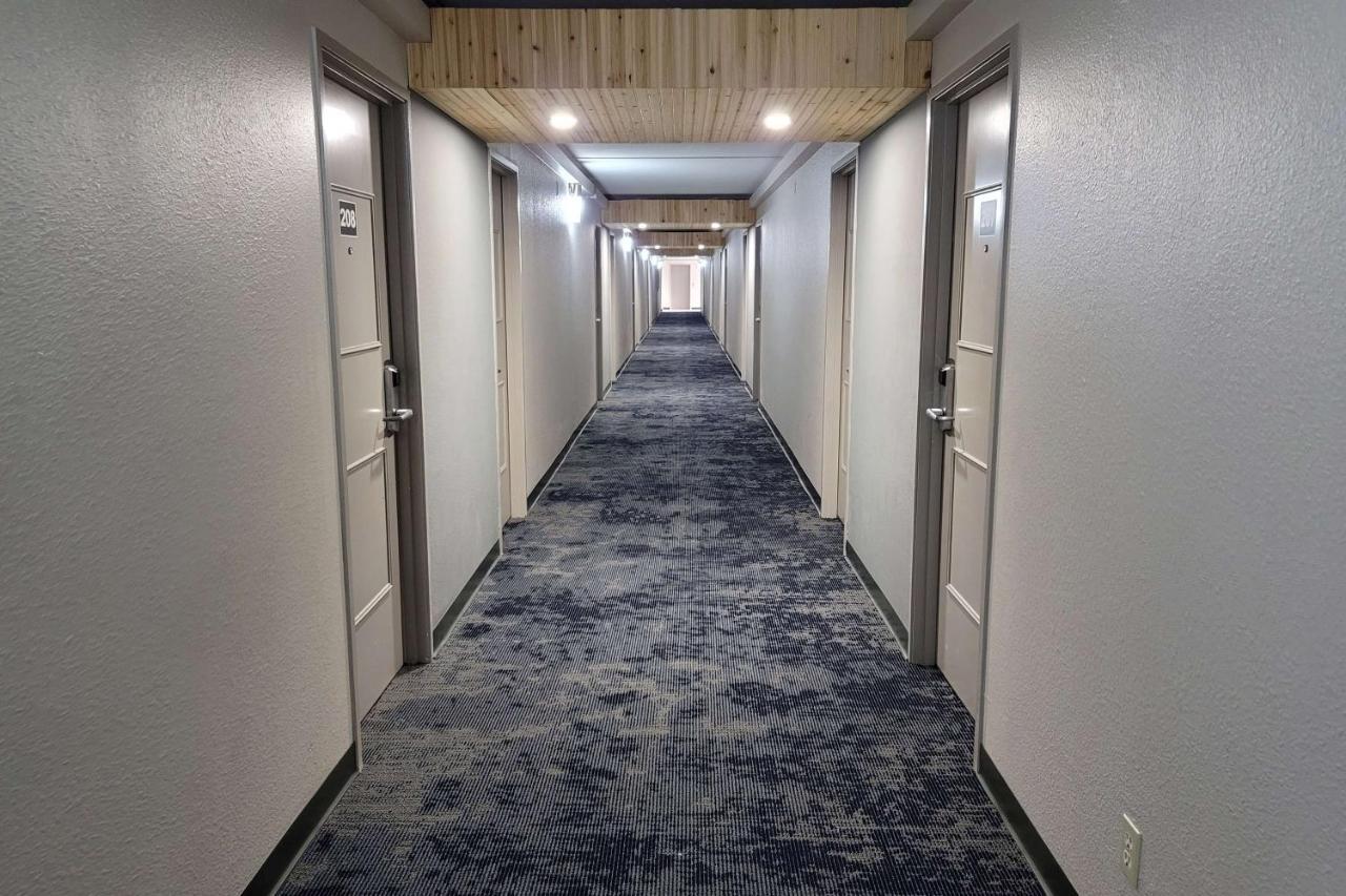 Wingate By Wyndham Wichita Airport Exterior foto