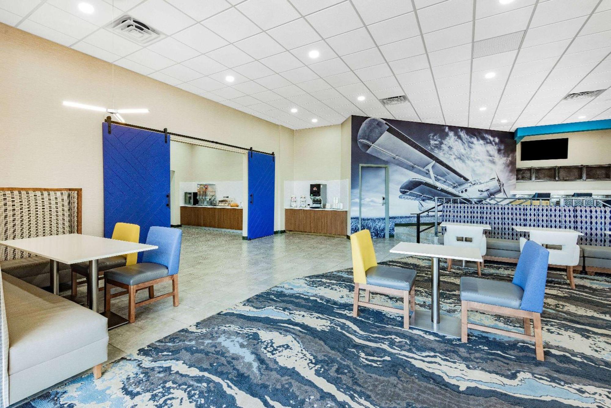 Wingate By Wyndham Wichita Airport Exterior foto