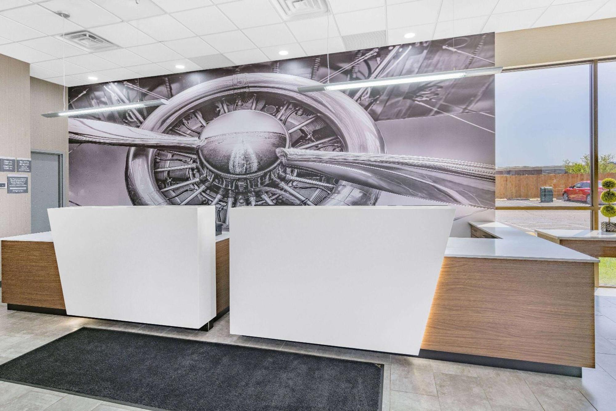 Wingate By Wyndham Wichita Airport Exterior foto