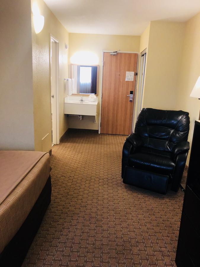 Wingate By Wyndham Wichita Airport Exterior foto