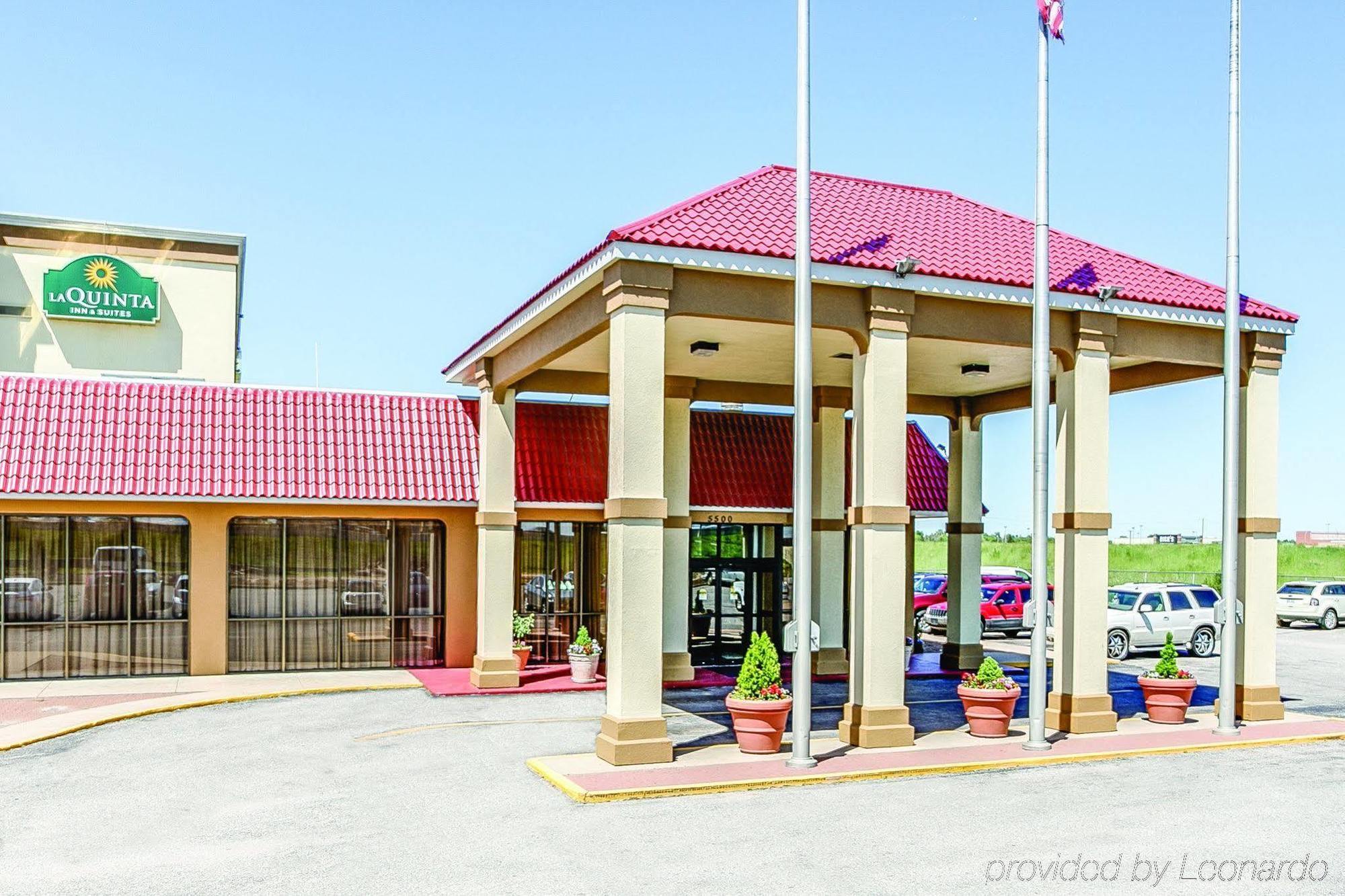 Wingate By Wyndham Wichita Airport Exterior foto