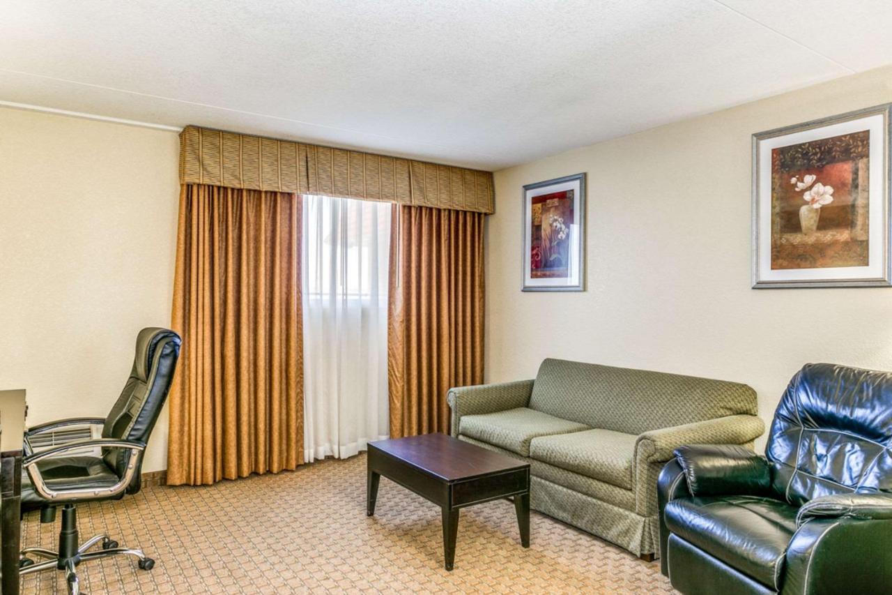 Wingate By Wyndham Wichita Airport Exterior foto