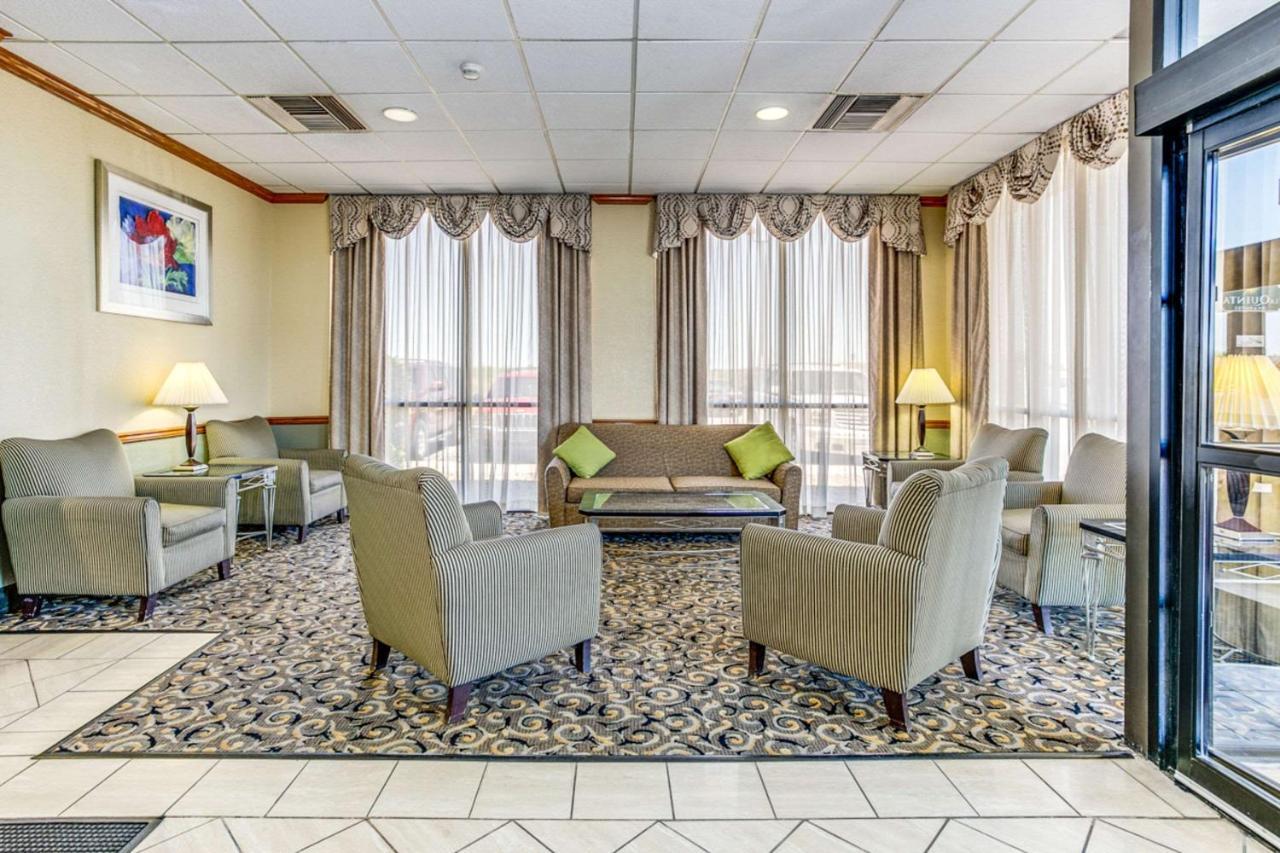 Wingate By Wyndham Wichita Airport Exterior foto